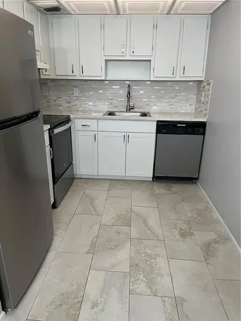 $1,800 | 3300 Fox Chase Circle, Unit 226, Palm Harbor, FL 34683