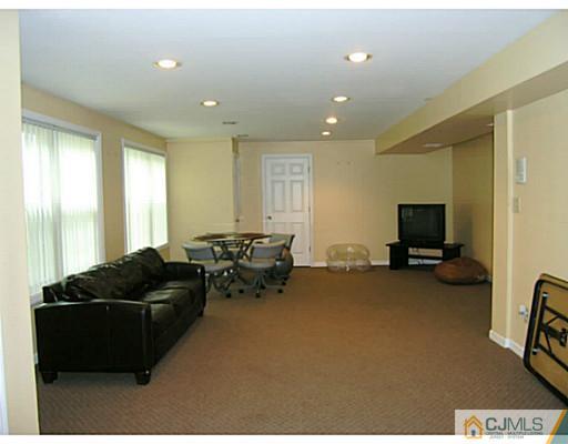 74 Peoples Line Road Somerset, NJ 08873 - Photo 8 of 19