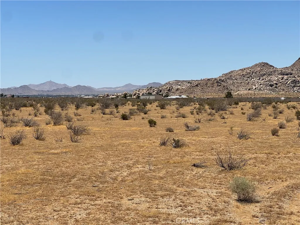5 Del Oro Road Apple Valley, CA 92308 - Photo 2 of 7 a view of ocean view