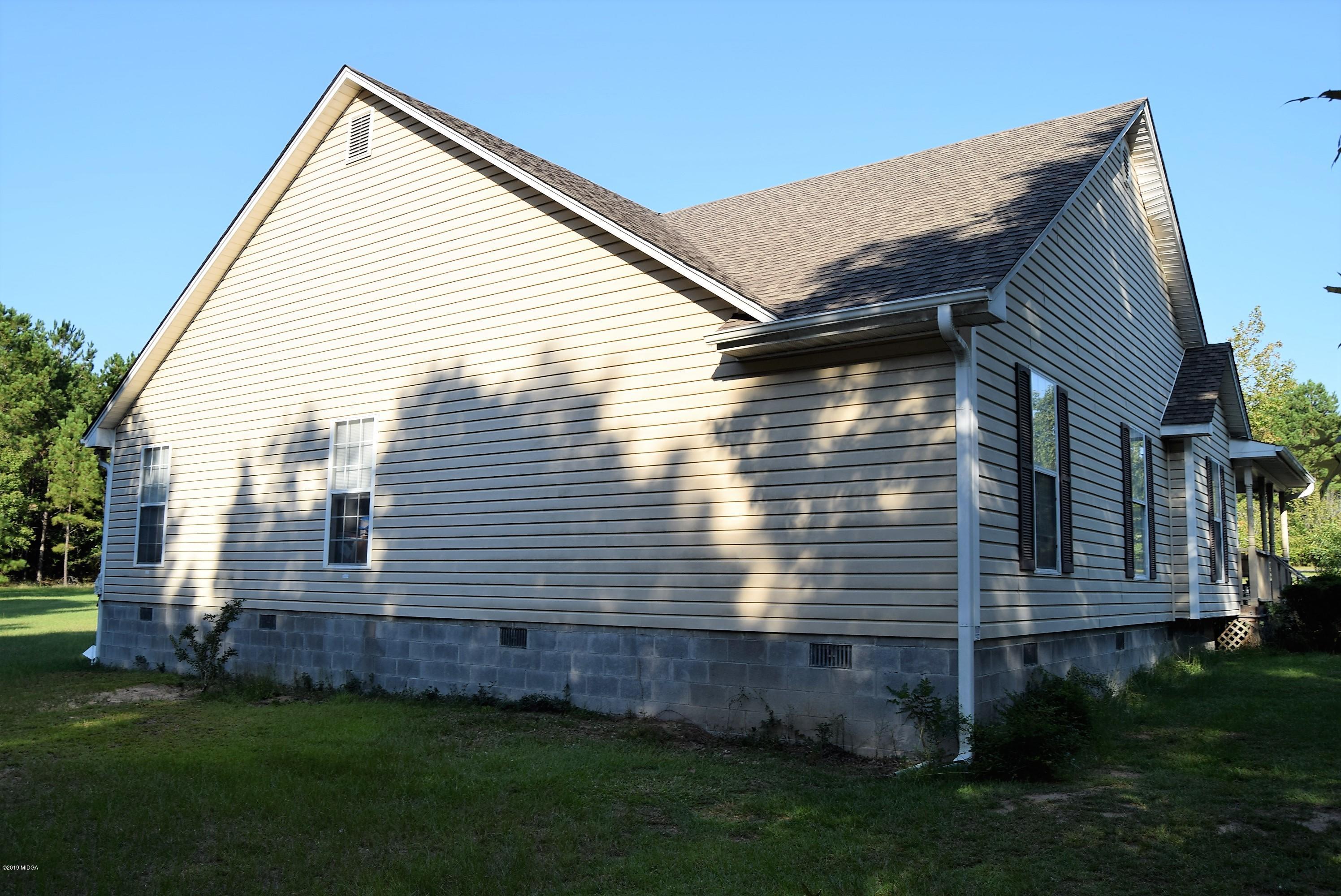 191 Altman Road Gray, GA 31032 - Photo 2 of 3 a view of outdoor space yard and front view of a house