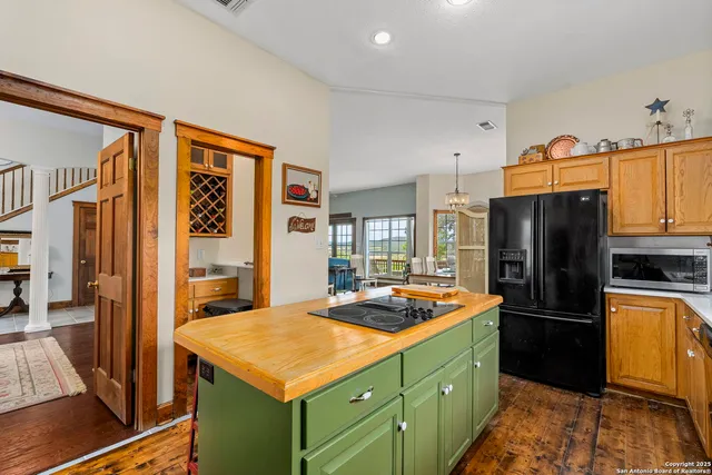 $989,900 | 125 Northlake Cove, Lakehills, TX 78063