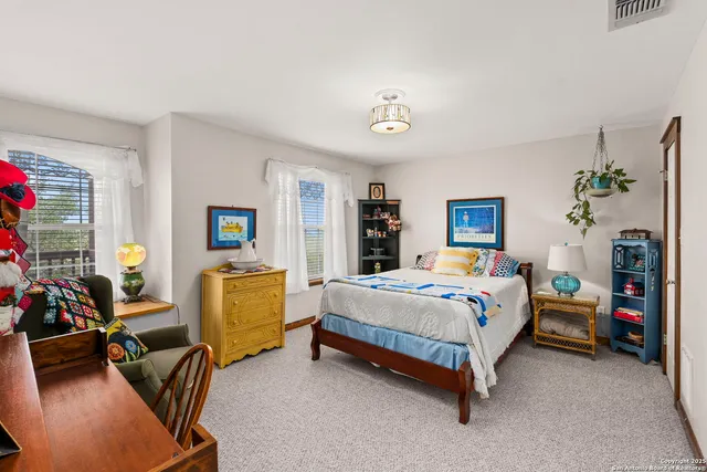 $989,900 | 125 Northlake Cove, Lakehills, TX 78063