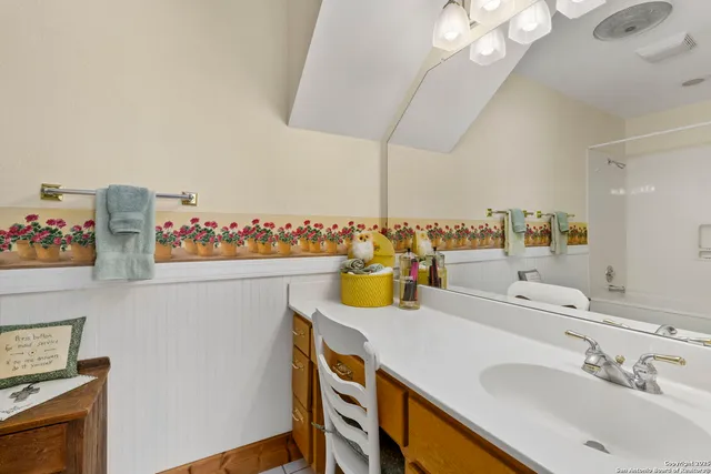 $989,900 | 125 Northlake Cove, Lakehills, TX 78063