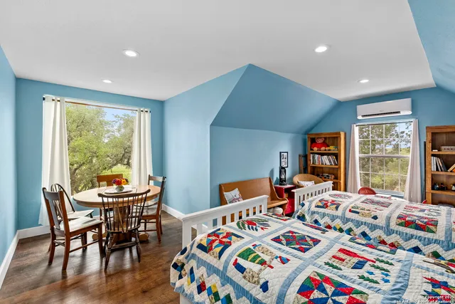 $989,900 | 125 Northlake Cove, Lakehills, TX 78063