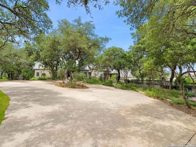 $989,900 | 125 Northlake Cove, Lakehills, TX 78063