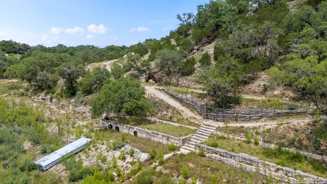 $989,900 | 125 Northlake Cove, Lakehills, TX 78063