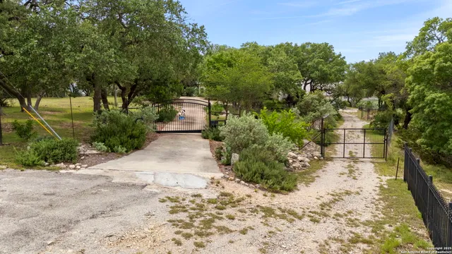 $989,900 | 125 Northlake Cove, Lakehills, TX 78063