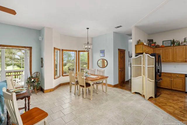 $989,900 | 125 Northlake Cove, Lakehills, TX 78063