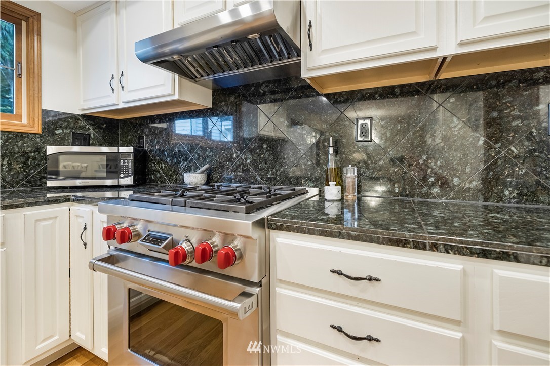 16933 Northeast 131st Place Redmond, WA 98052 - Photo 11 of 29