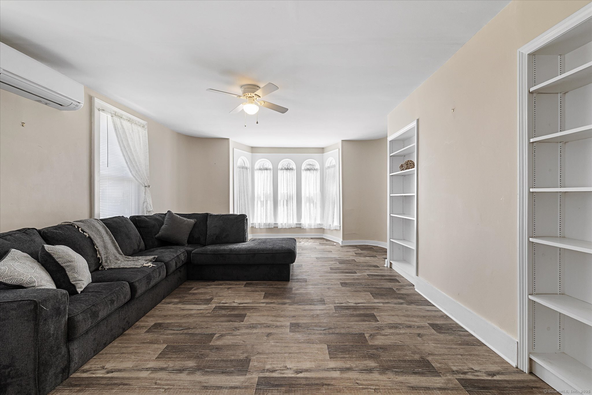 48 Wrights Crossing Road Pomfret, CT 06259 - Photo 23 of 34 a living room with furniture and a large window