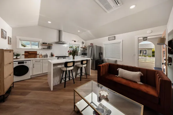$1,795,000 | 1086-1090 Elm Lane, Carpinteria, CA 93013