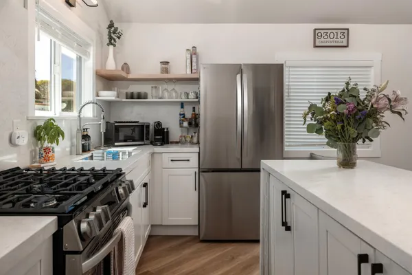 $1,795,000 | 1086-1090 Elm Lane, Carpinteria, CA 93013