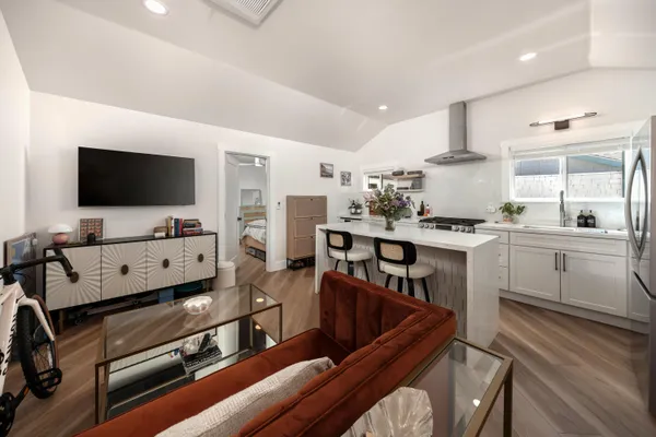 $1,795,000 | 1086-1090 Elm Lane, Carpinteria, CA 93013