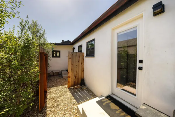 $1,795,000 | 1086-1090 Elm Lane, Carpinteria, CA 93013