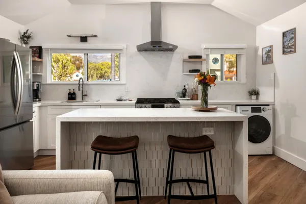 $1,795,000 | 1086-1090 Elm Lane, Carpinteria, CA 93013
