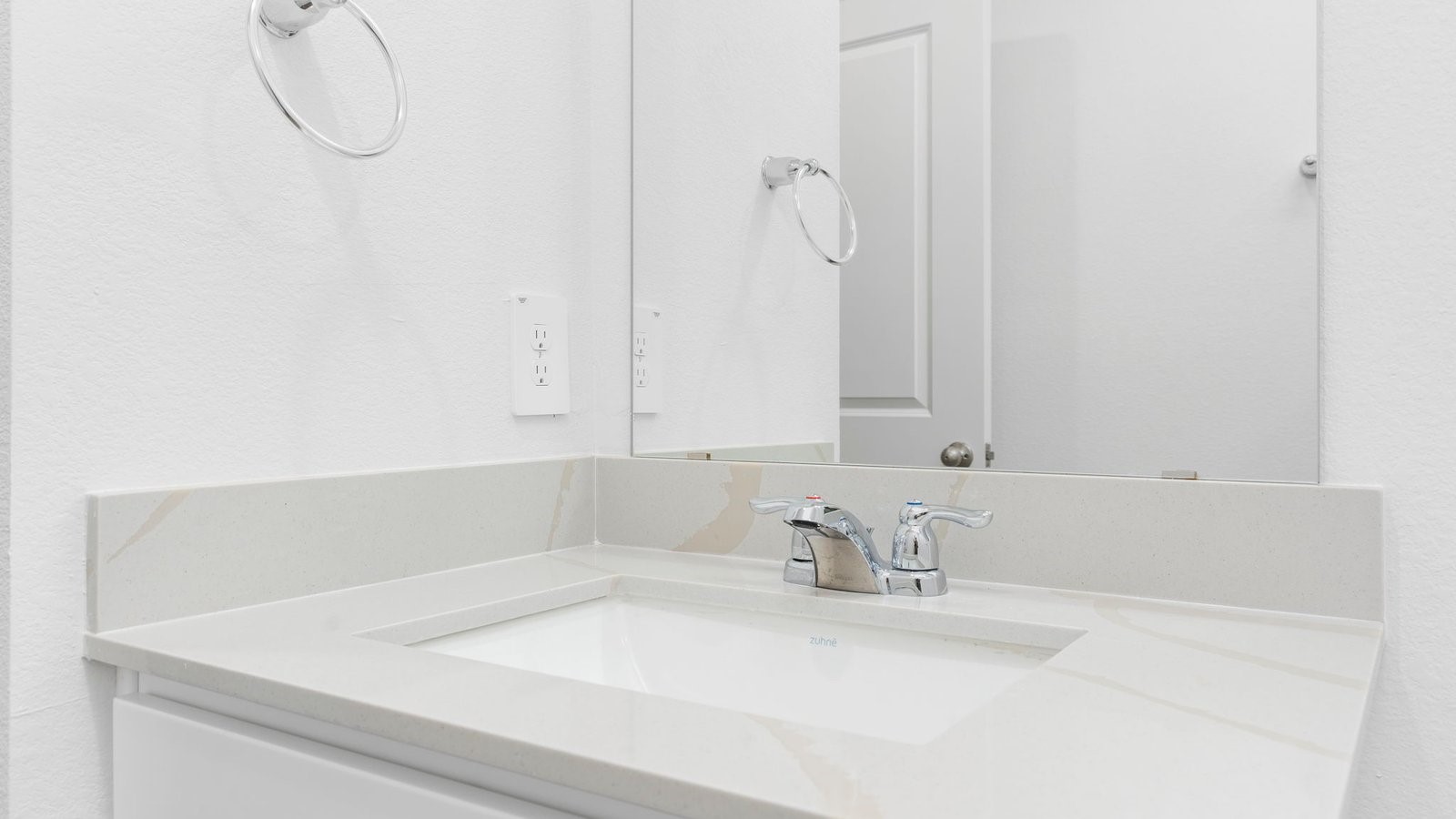 4520 Highland Oaks Court Rosenberg, TX 77469 - Photo 6 of 48 a bathroom with a sink and vanity