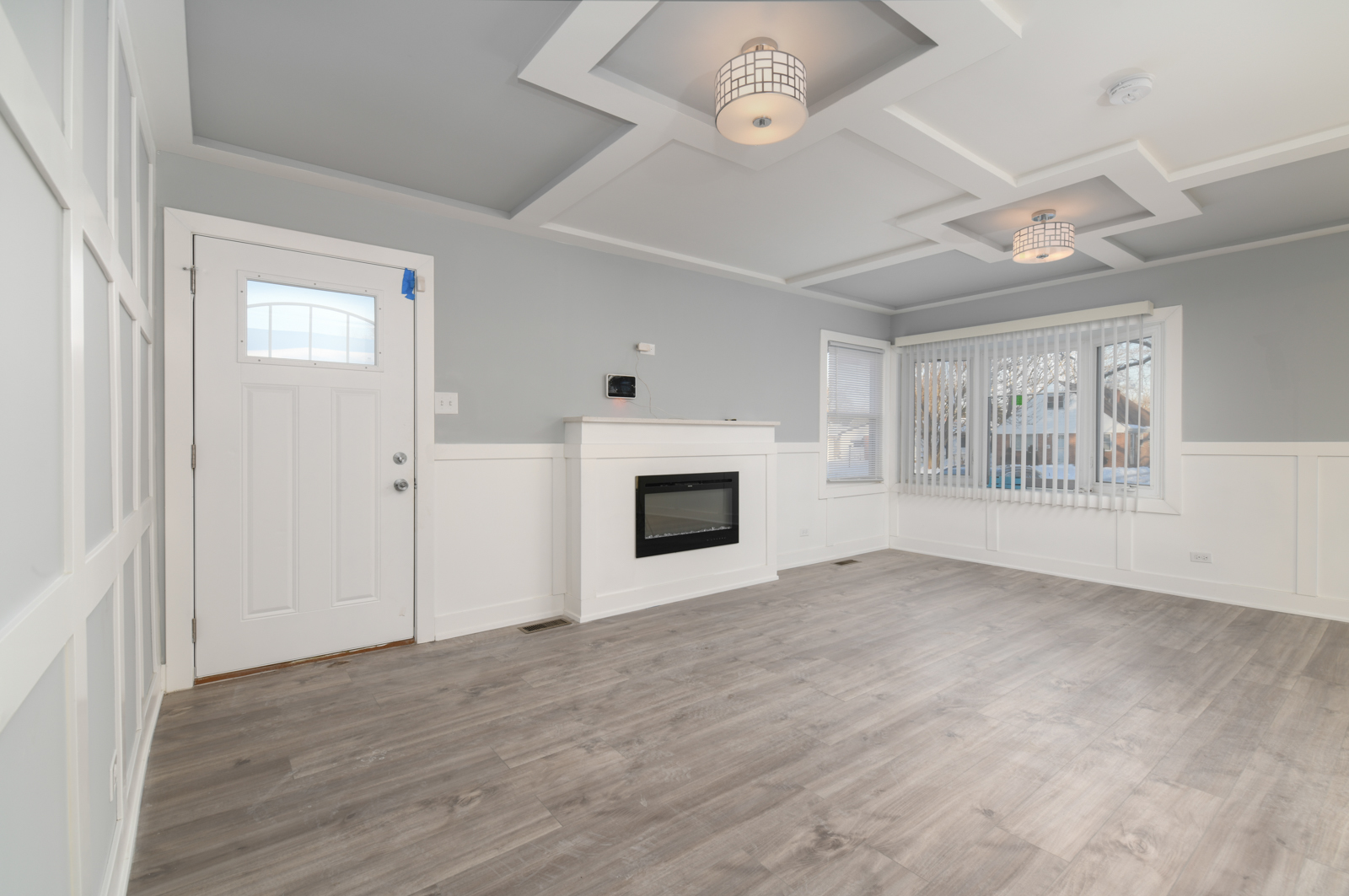 16542 Paulina Street Markham, IL 60428 - Photo 6 of 29 an empty room with windows