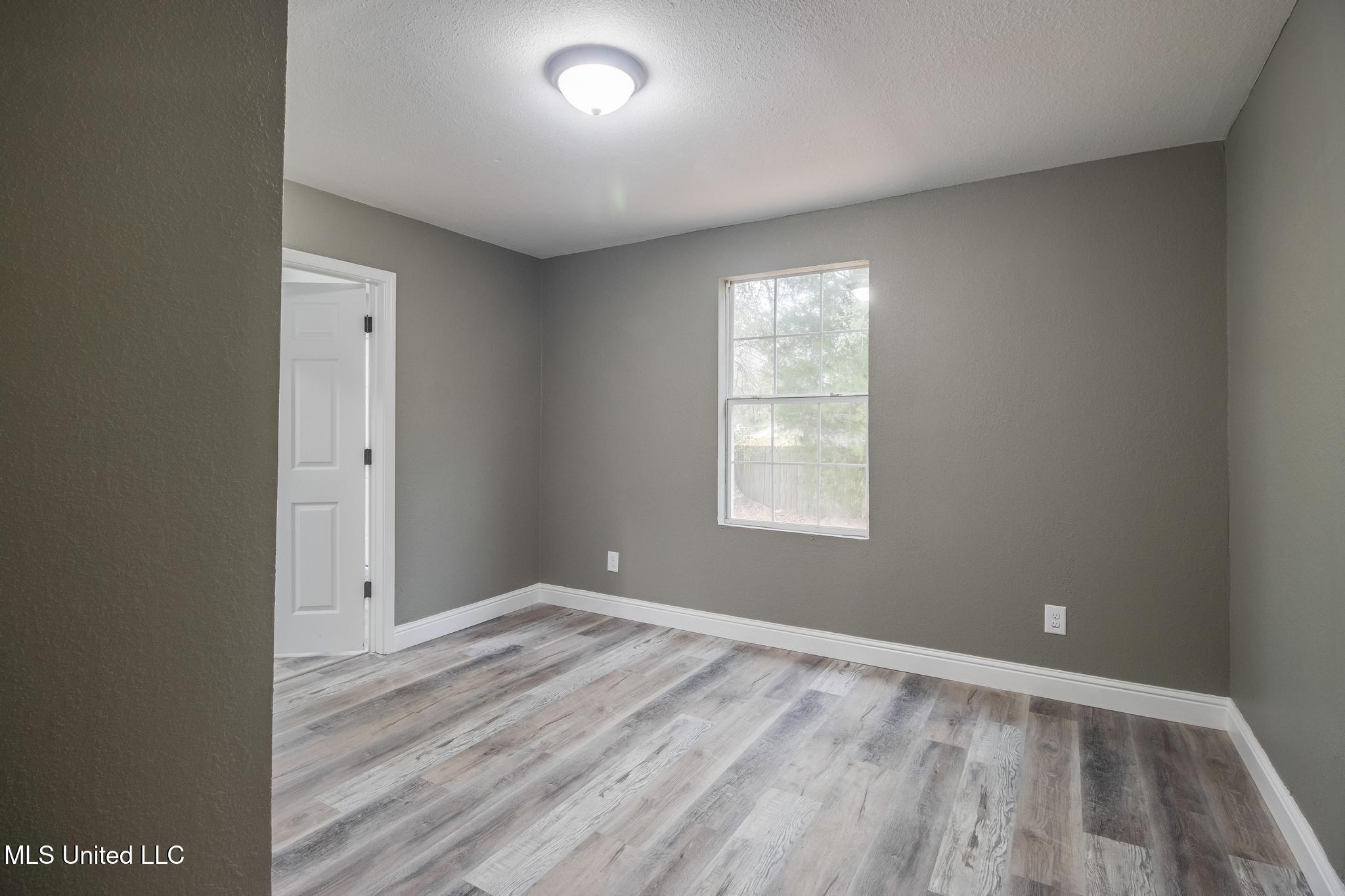 5137 Bay Avenue Moss Point, MS 39563 - Photo 24 of 35 IMG_2670