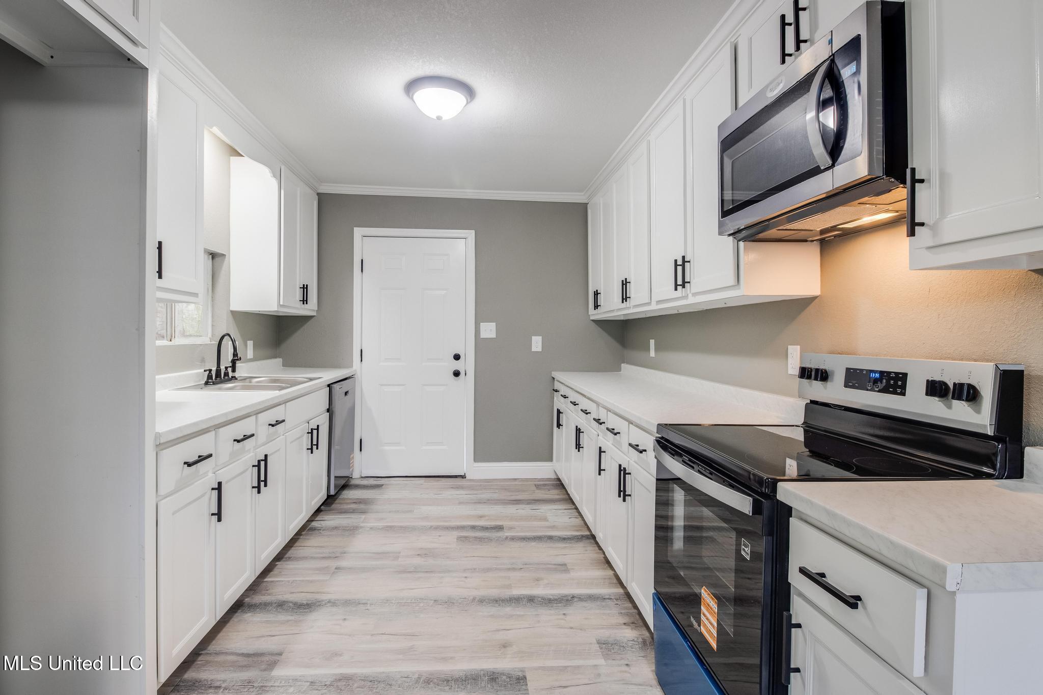 5137 Bay Avenue Moss Point, MS 39563 - Photo 3 of 35 IMG_2628