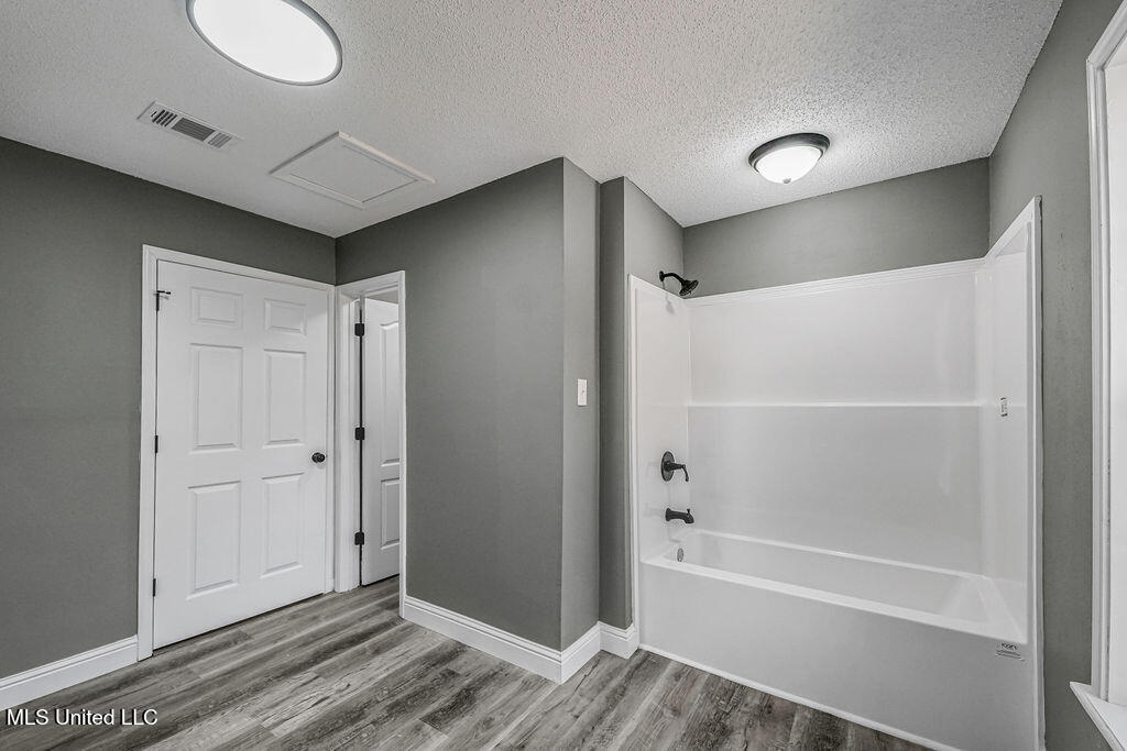 5137 Bay Avenue Moss Point, MS 39563 - Photo 32 of 35 13-MasterBathroom(2)
