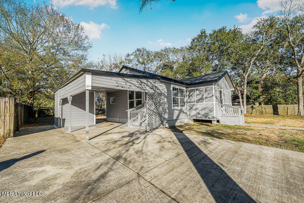 5137 Bay Avenue Moss Point, MS 39563 - Photo 34 of 35 4-OutsideFrontSide