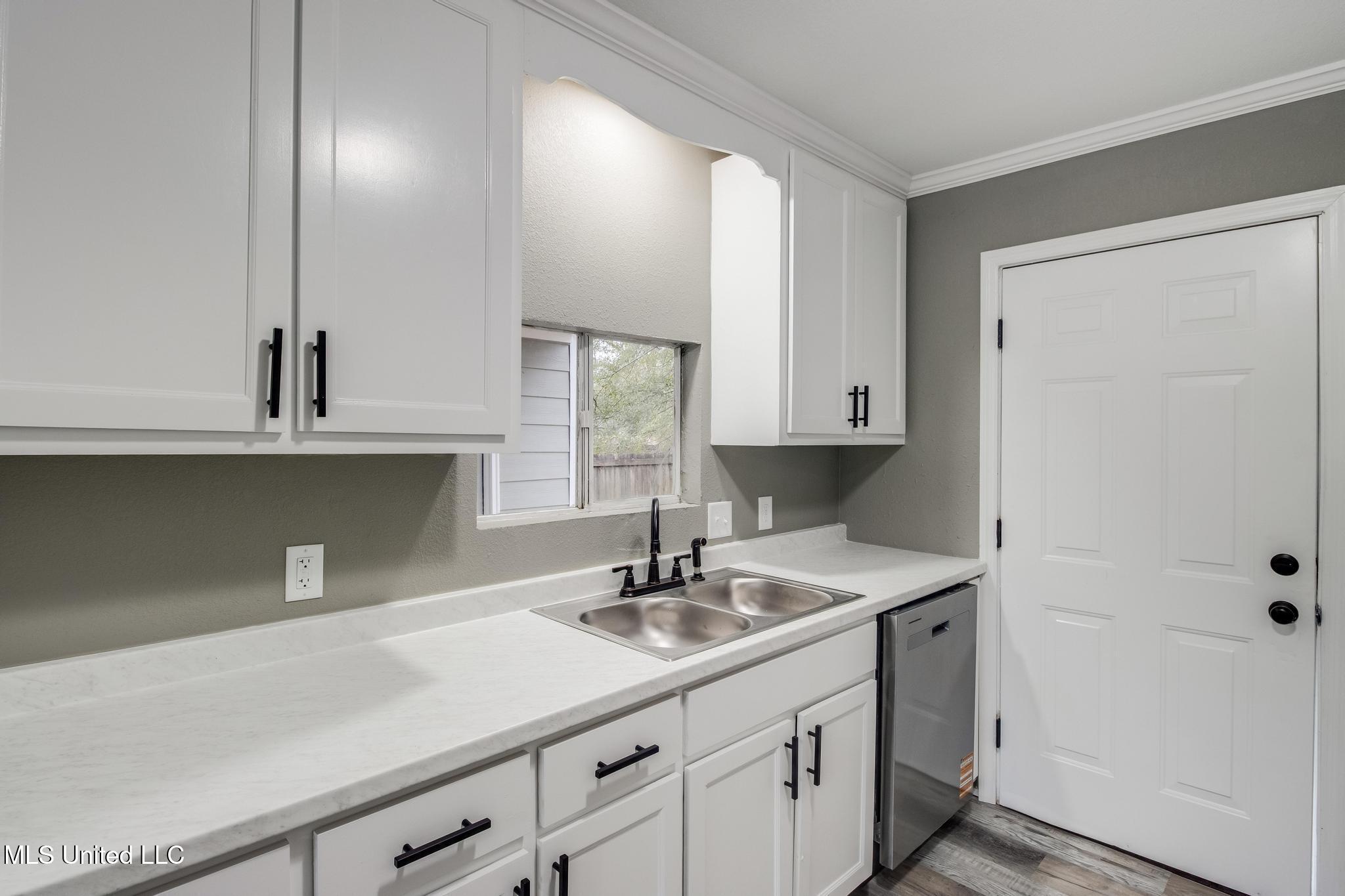 5137 Bay Avenue Moss Point, MS 39563 - Photo 5 of 35 IMG_2631