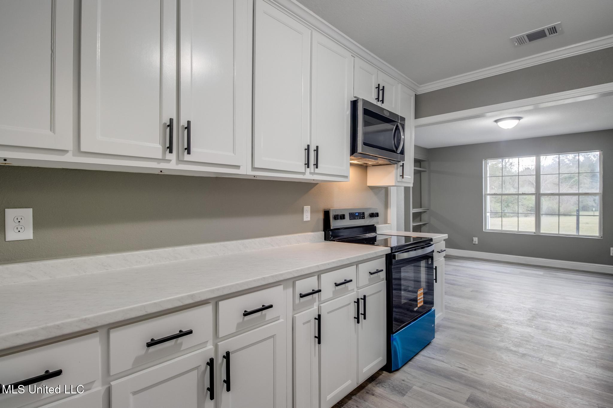 5137 Bay Avenue Moss Point, MS 39563 - Photo 7 of 35 IMG_2637