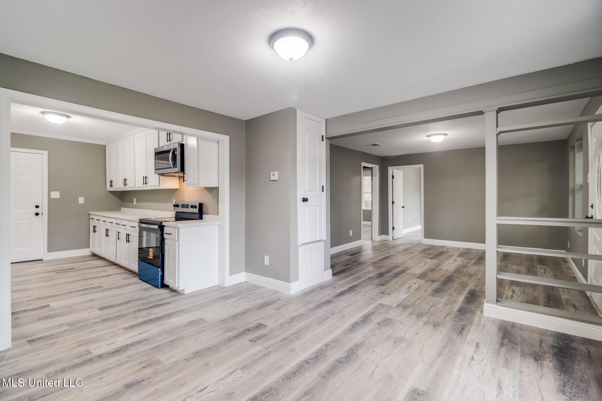 5137 Bay Avenue Moss Point, MS 39563 - Photo 9 of 35 IMG_2640