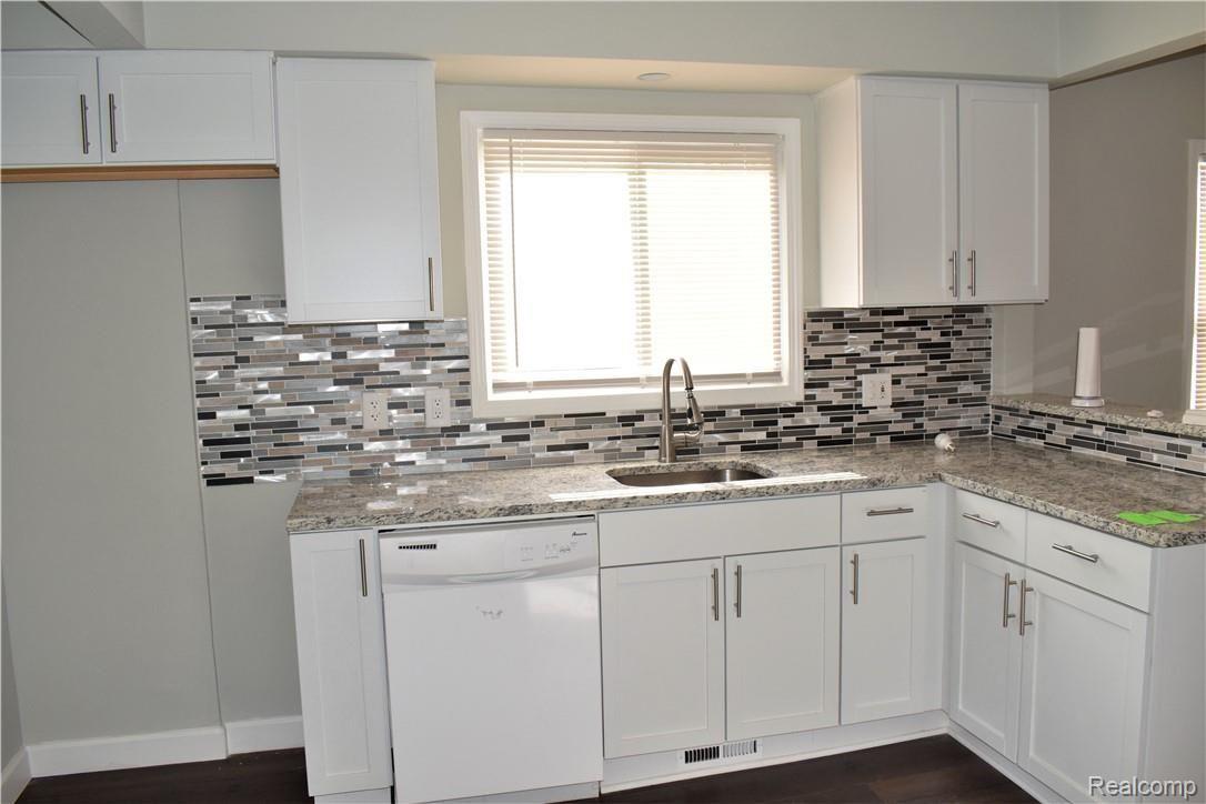 8536 Stephens Road Warren, MI 48089 - Photo 10 of 26 DSC_0587a.jpg