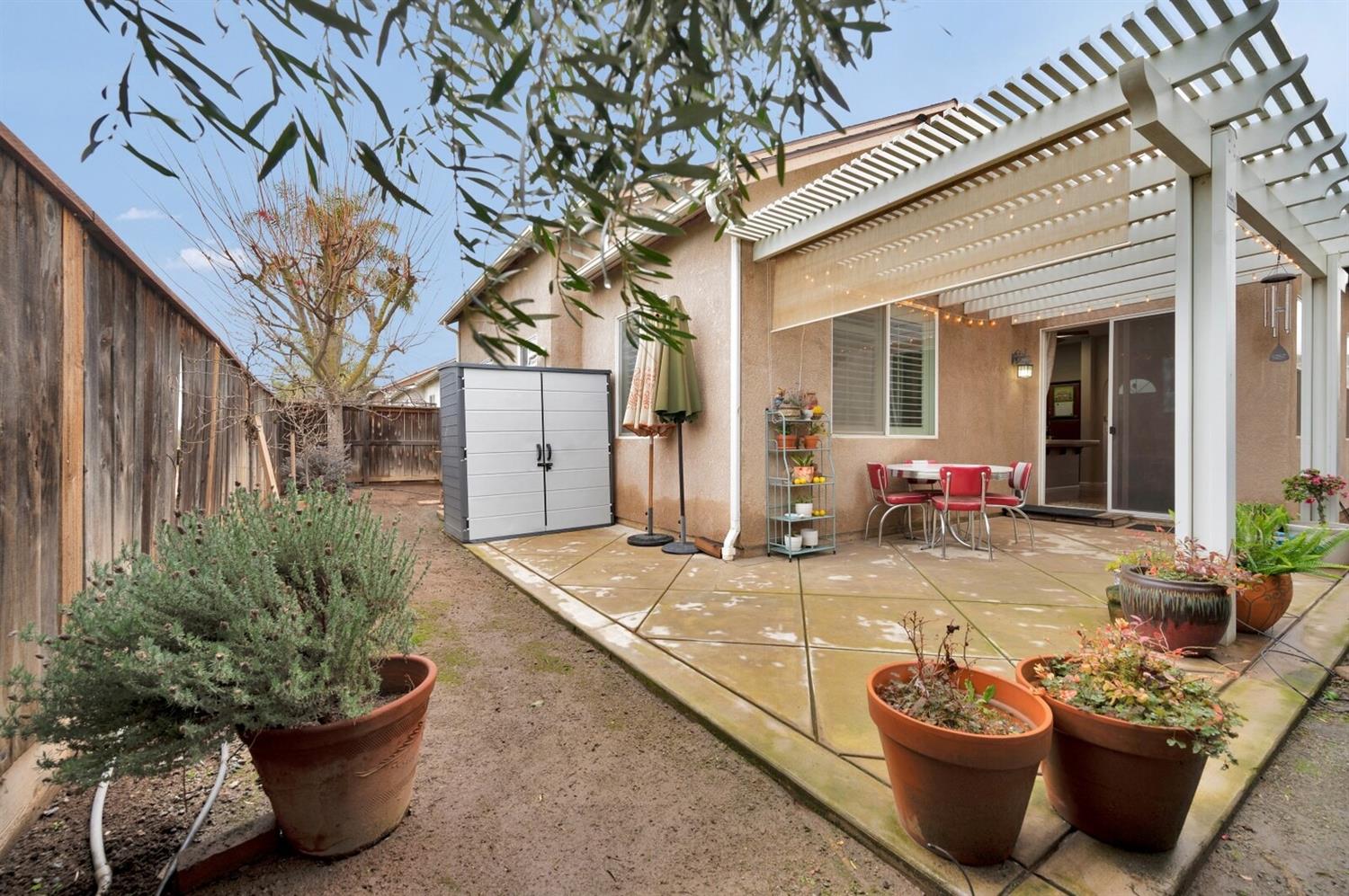 1968 North Tuscany Lane Clovis, CA 93619 - Photo 28 of 40 a view of a backyard with outdoor seating and plants