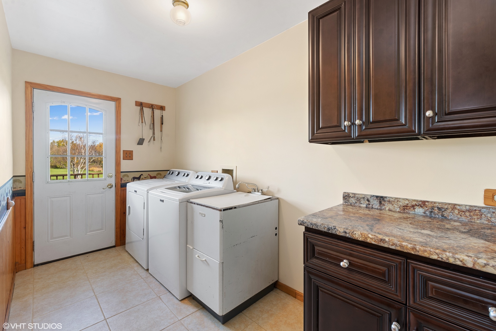40W574 Bowes Road Elgin, IL 60124 - Photo 22 of 25 a utility room with dryer and washer