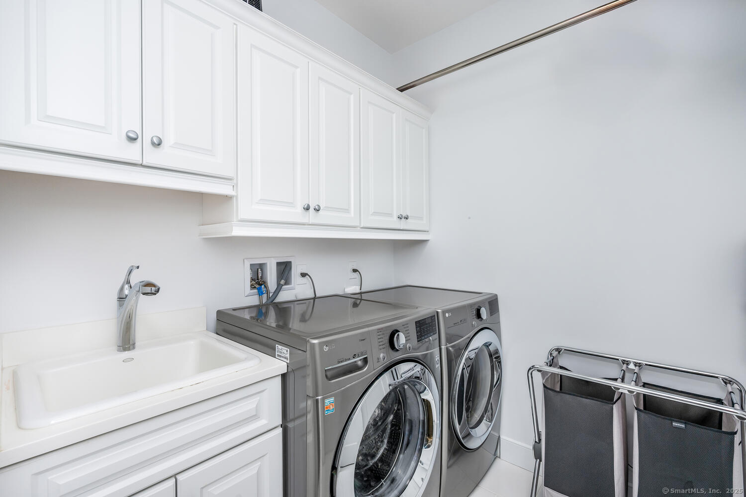 72 Kensett Lane Darien, CT 06820 - Photo 25 of 39 a utility room with dryer and washer