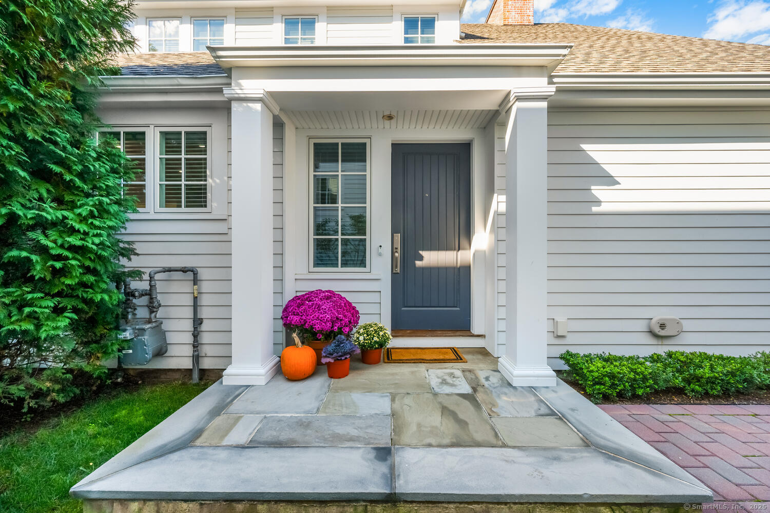 72 Kensett Lane Darien, CT 06820 - Photo 4 of 39 a view of a outdoor space of a house with potted plants
