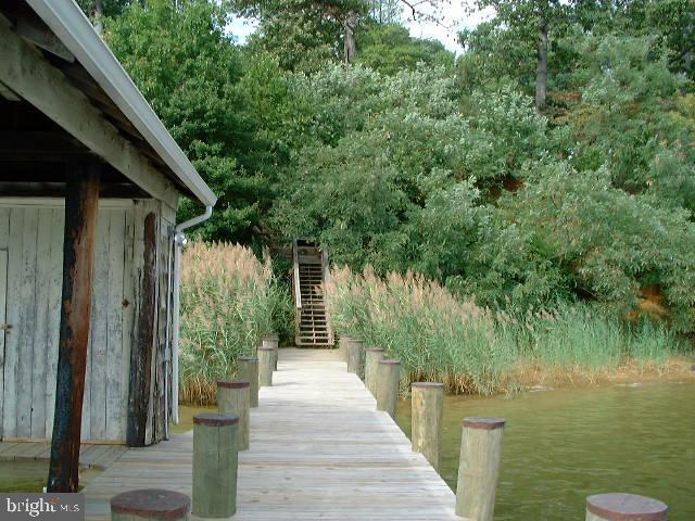 27 Old South River Road Edgewater, MD 21037 - Photo 21 of 30 a view of a house with balcony