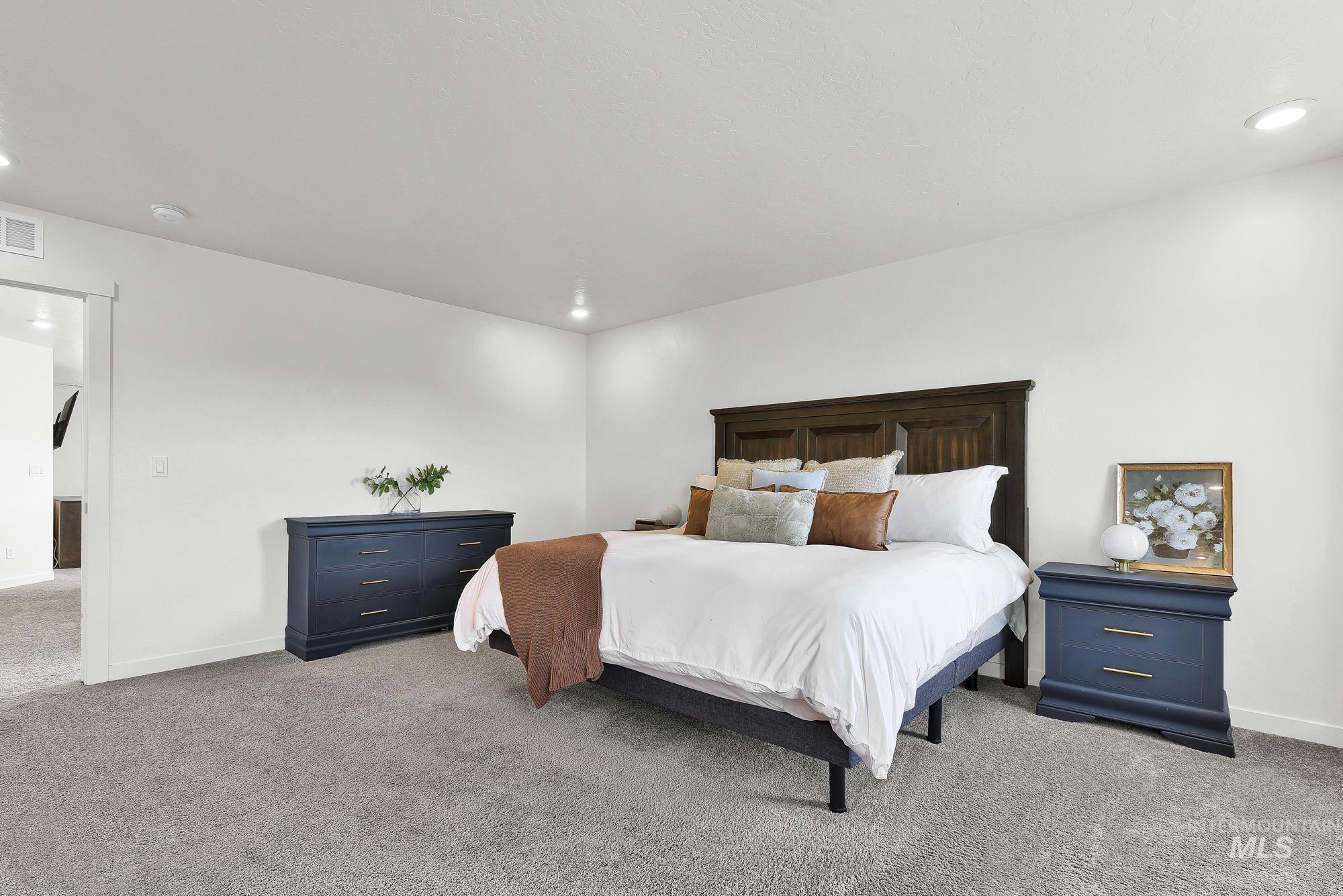 717 West Lyra Street Meridian, ID 83642 - Photo 28 of 50 Spacious room featuring neutral carpeting and recessed lighting