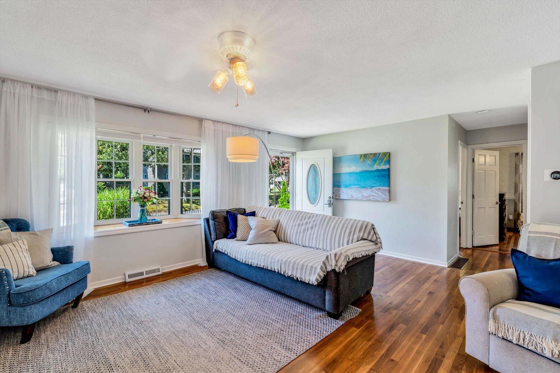 36 Elaine Road Hyannis, MA 02601 - Photo 2 of 29 Living room