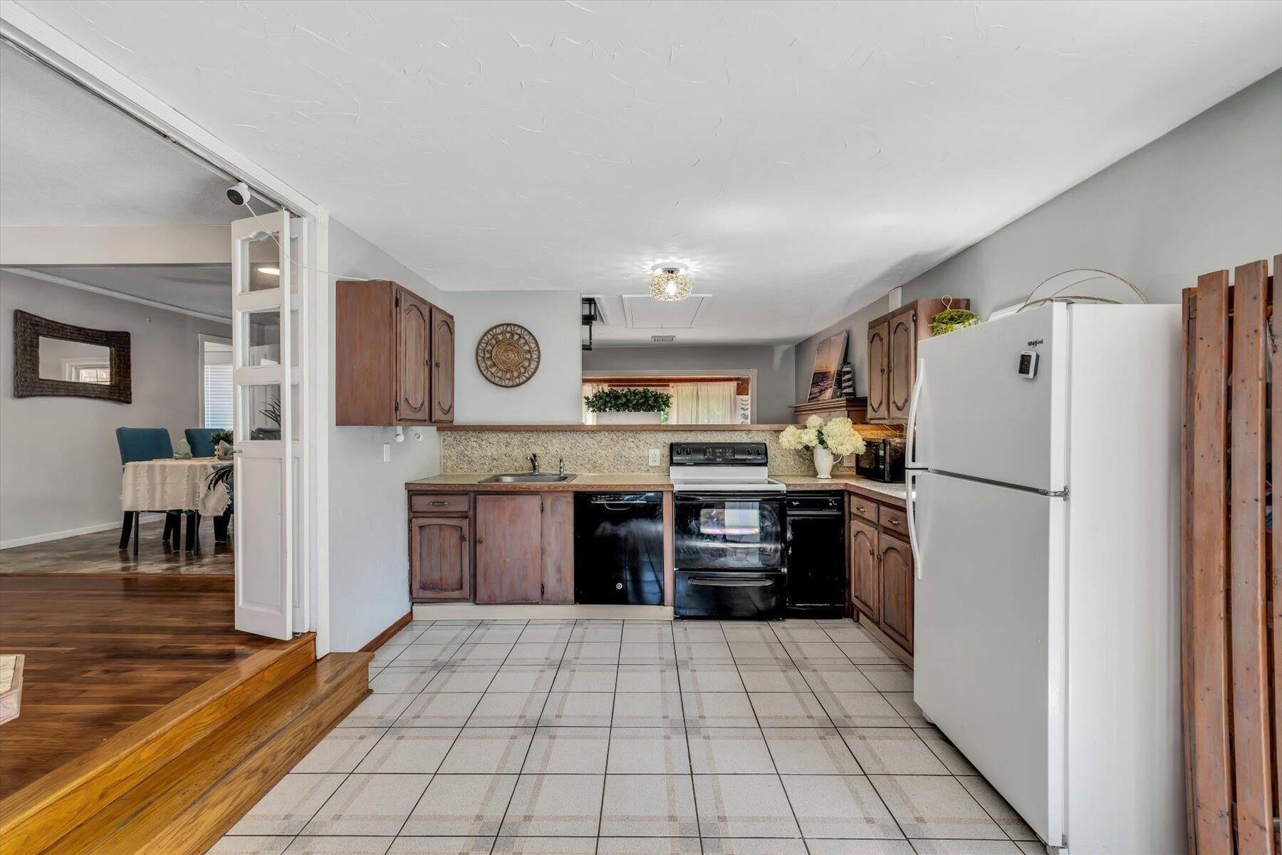 36 Elaine Road Hyannis, MA 02601 - Photo 4 of 29 25-IMGP4829