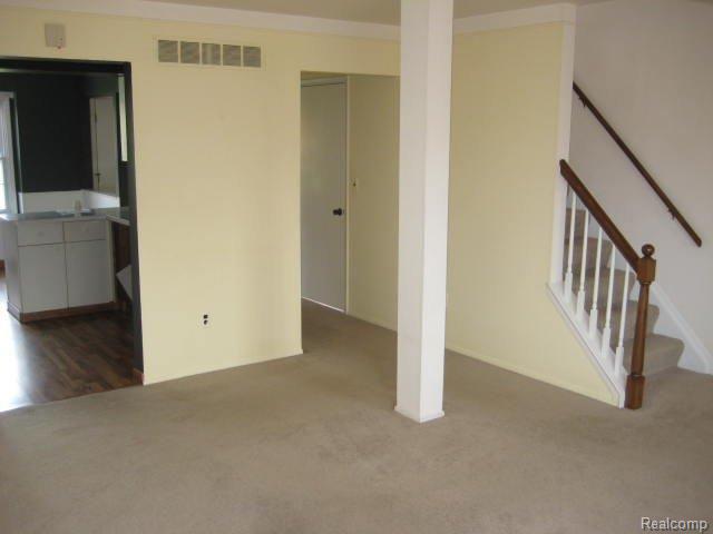 31147 Hoover Road Warren, MI 48093 - Photo 13 of 25 261-854207 - Living Room (2).JP