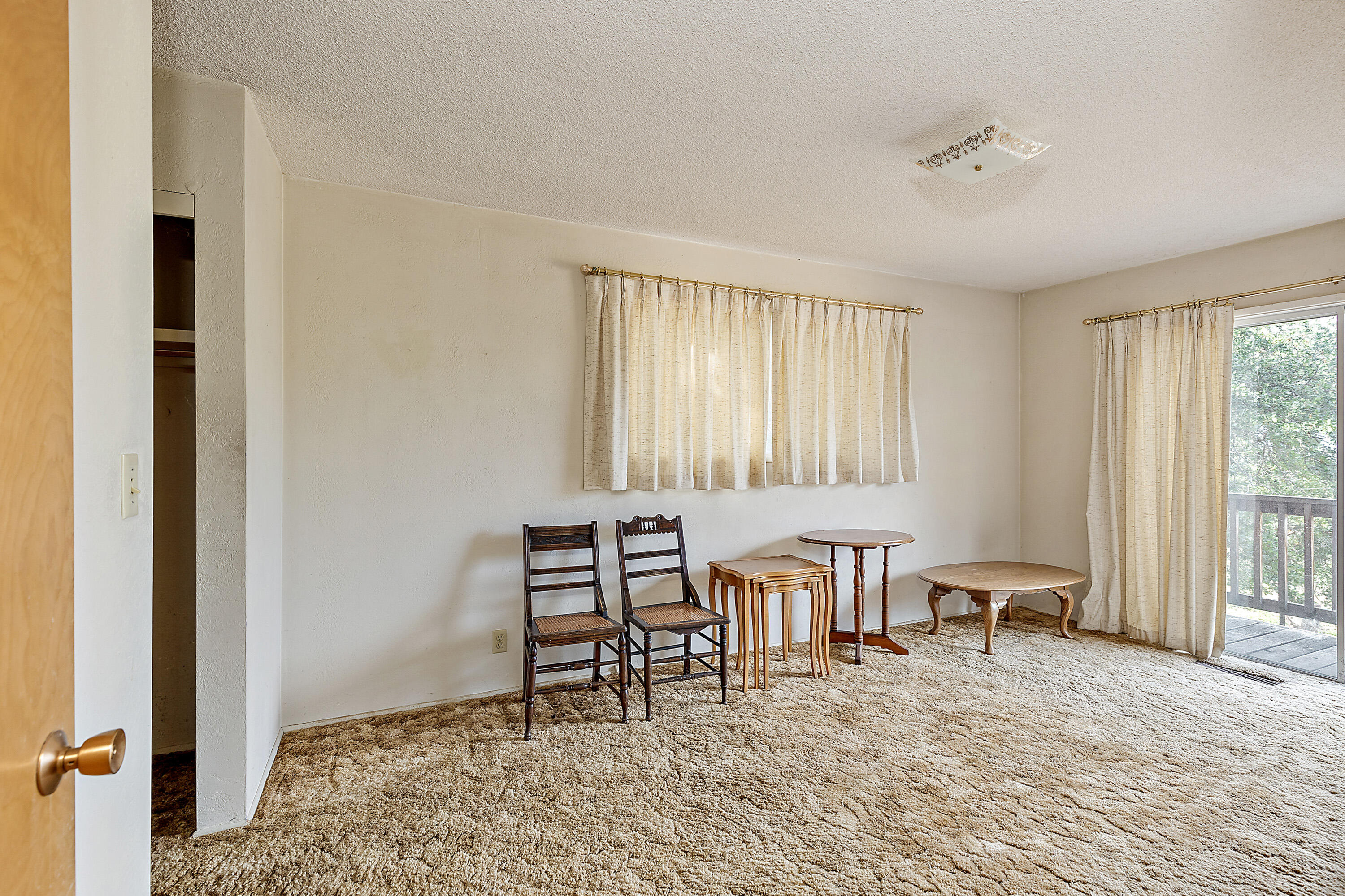 4167 Old Stage Road Central Point, OR 97502 - Photo 43 of 50 a view of a livingroom with furniture and windows