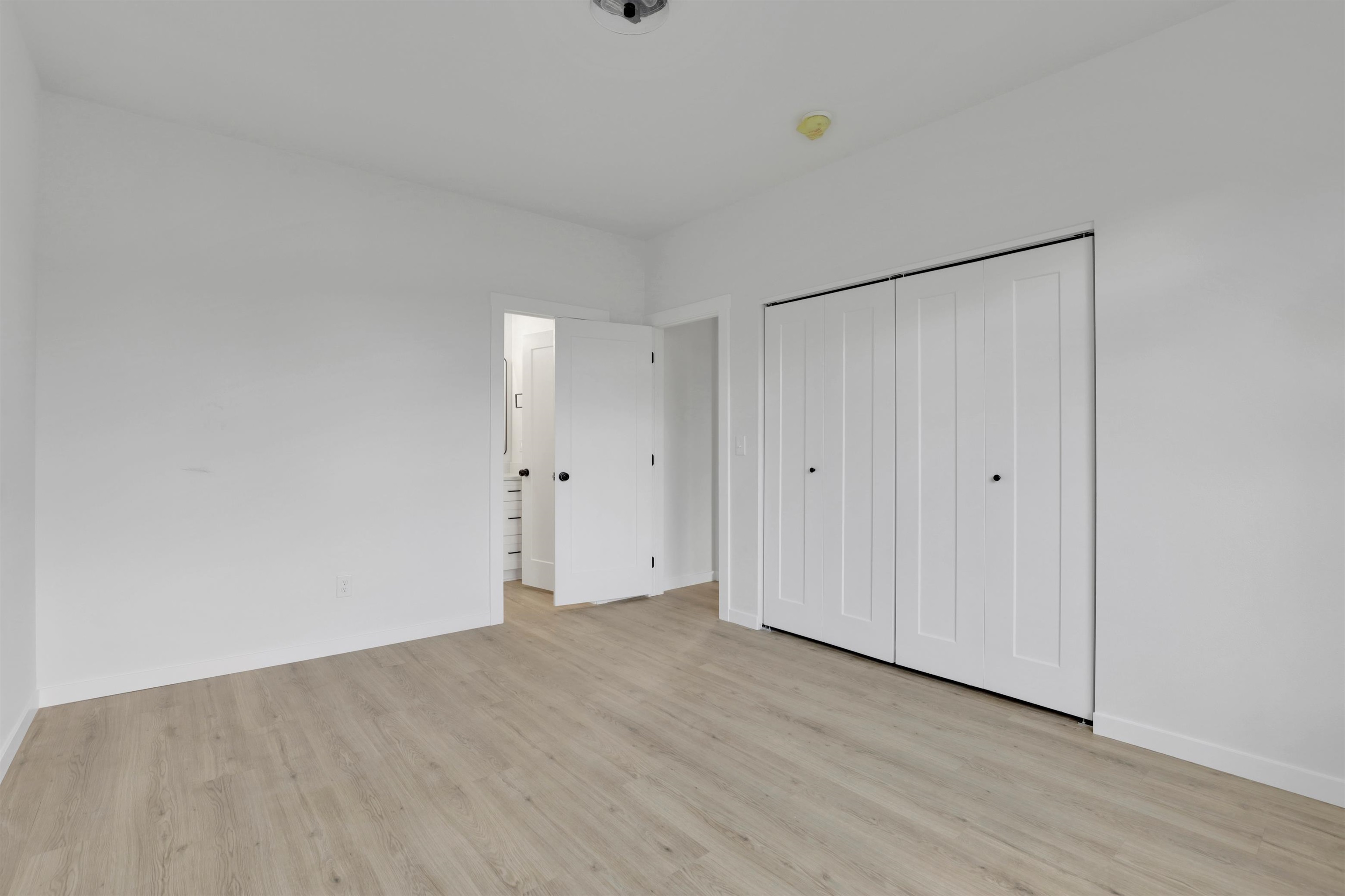 1733 East Lacrosse Avenue Spokane, WA 99207 - Photo 12 of 36