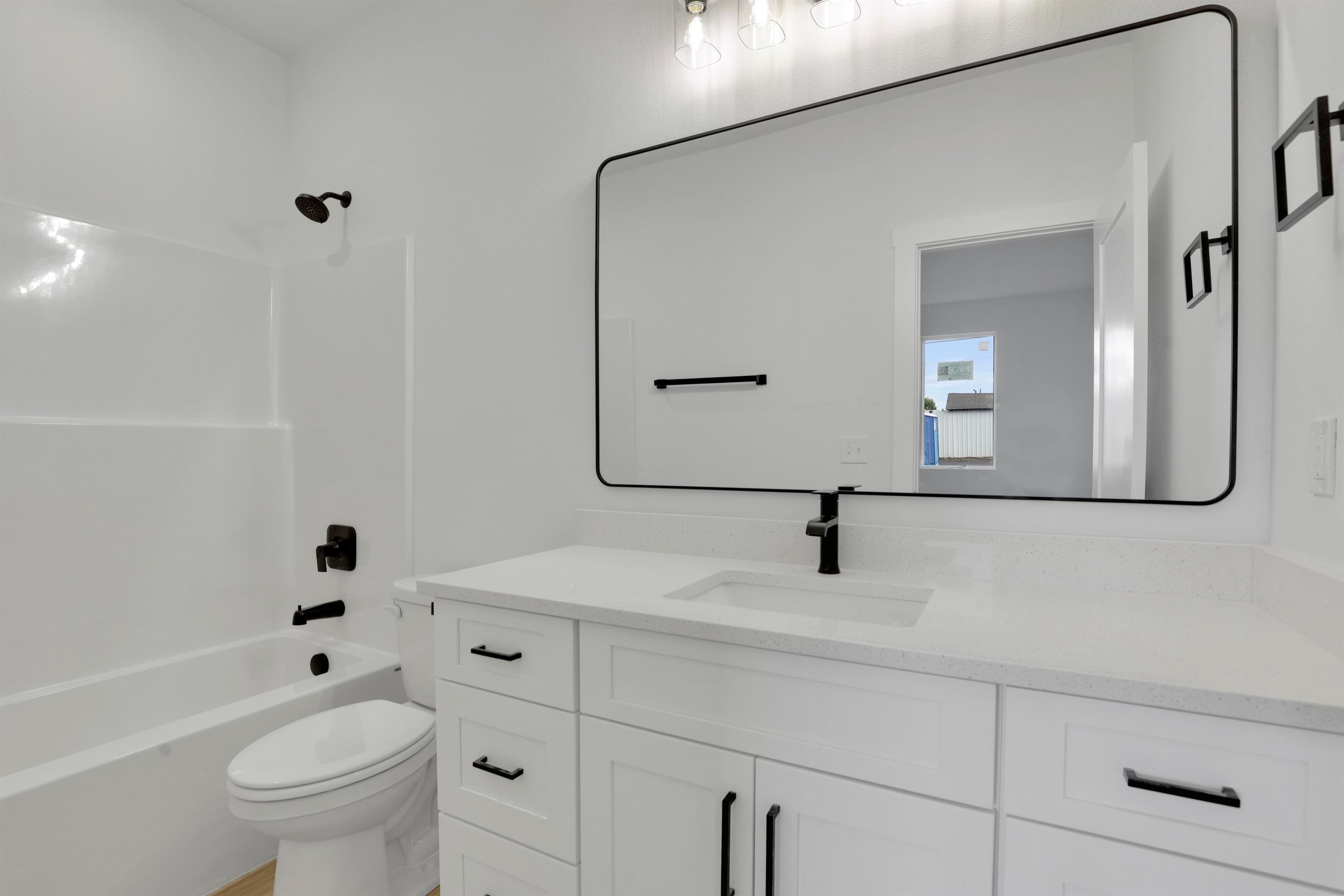 1733 East Lacrosse Avenue Spokane, WA 99207 - Photo 13 of 36