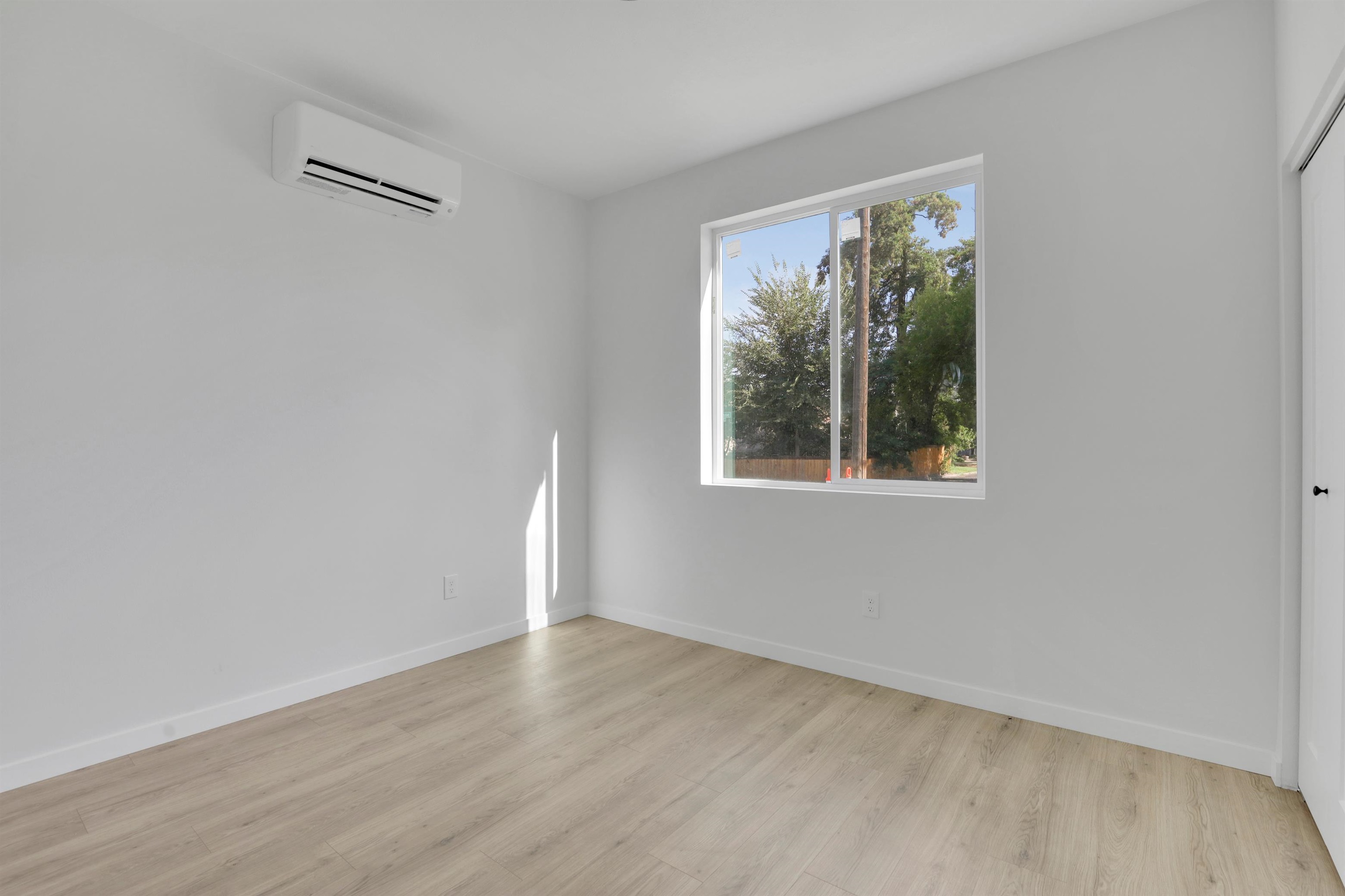 1733 East Lacrosse Avenue Spokane, WA 99207 - Photo 14 of 36