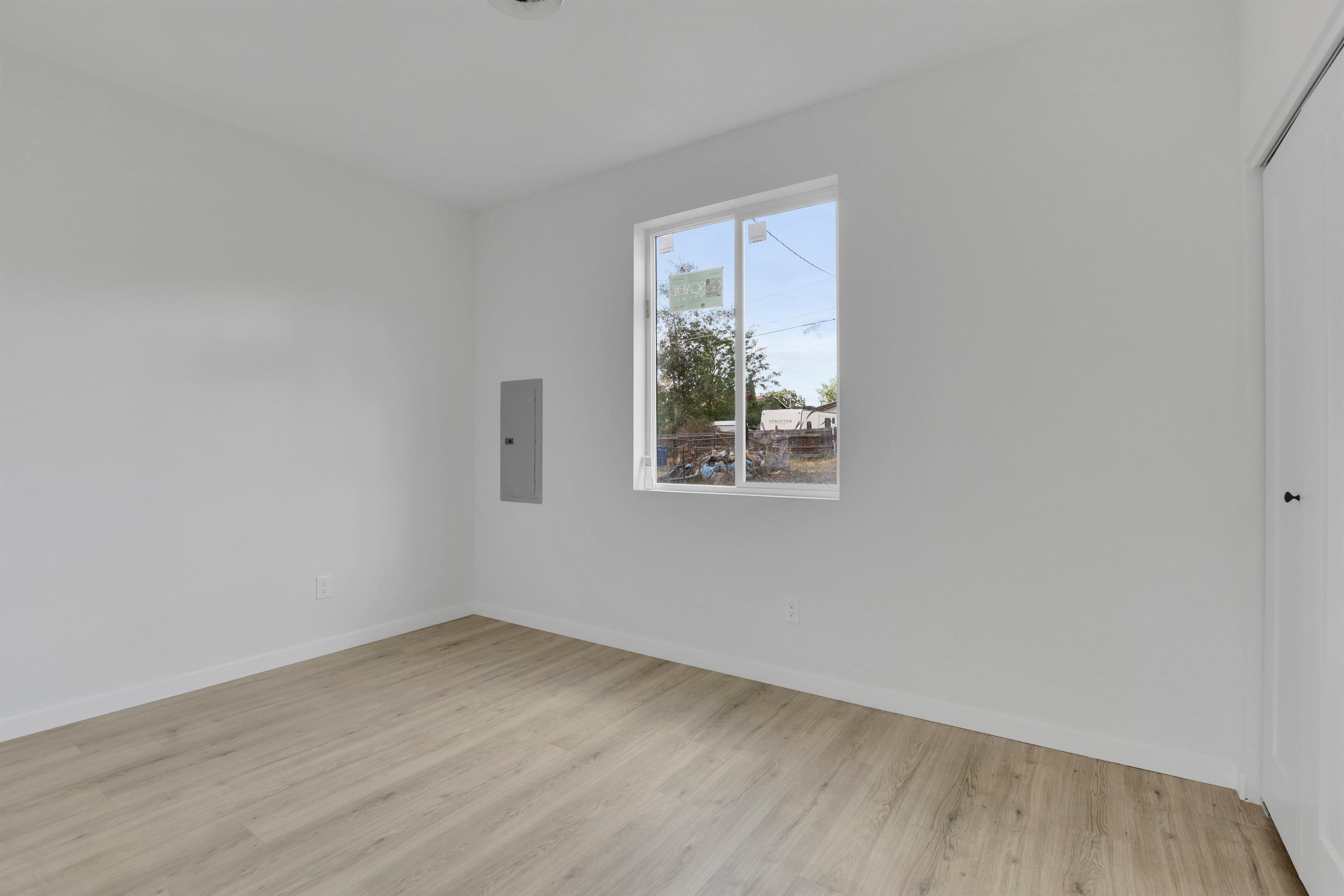 1733 East Lacrosse Avenue Spokane, WA 99207 - Photo 16 of 36