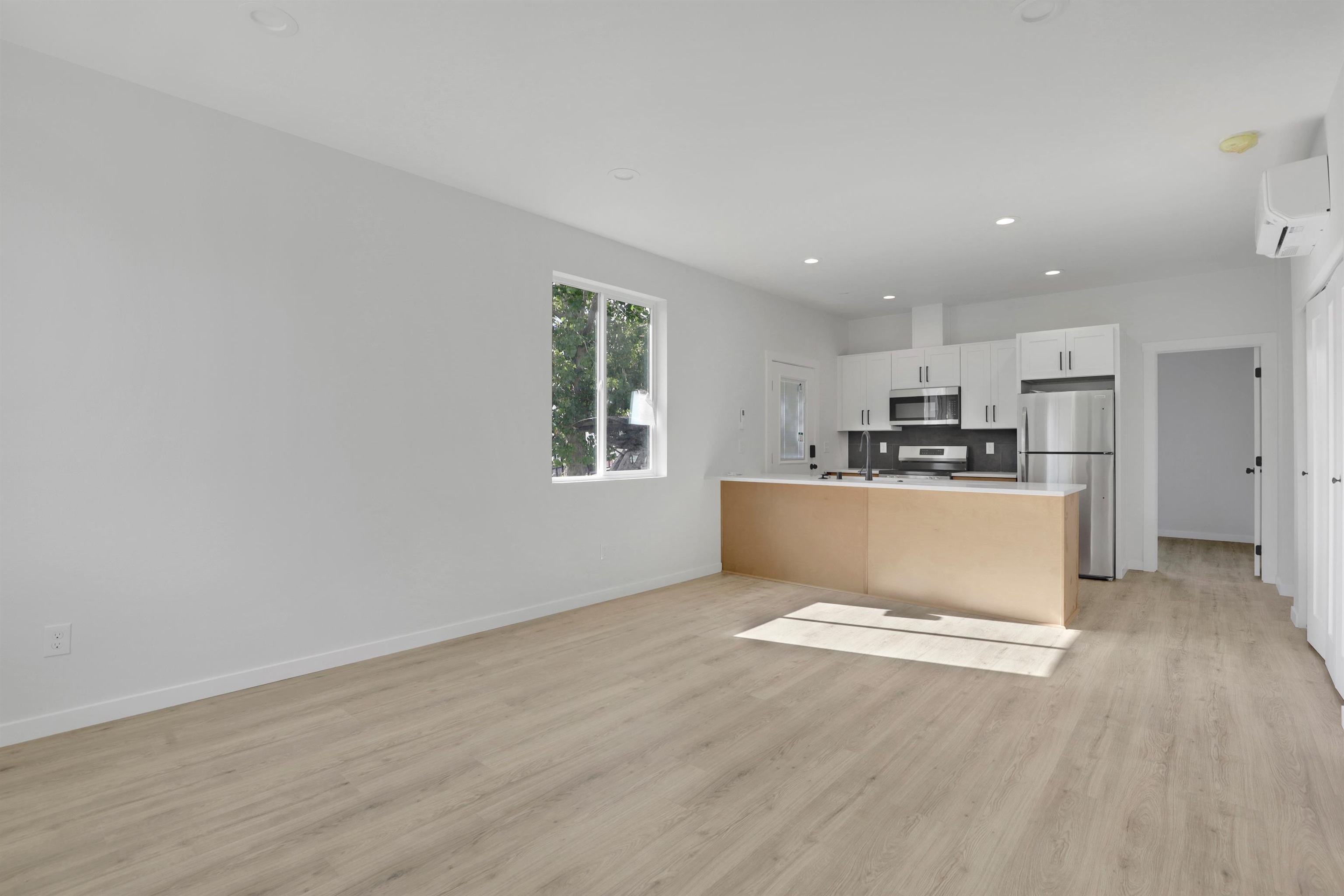 1733 East Lacrosse Avenue Spokane, WA 99207 - Photo 4 of 36