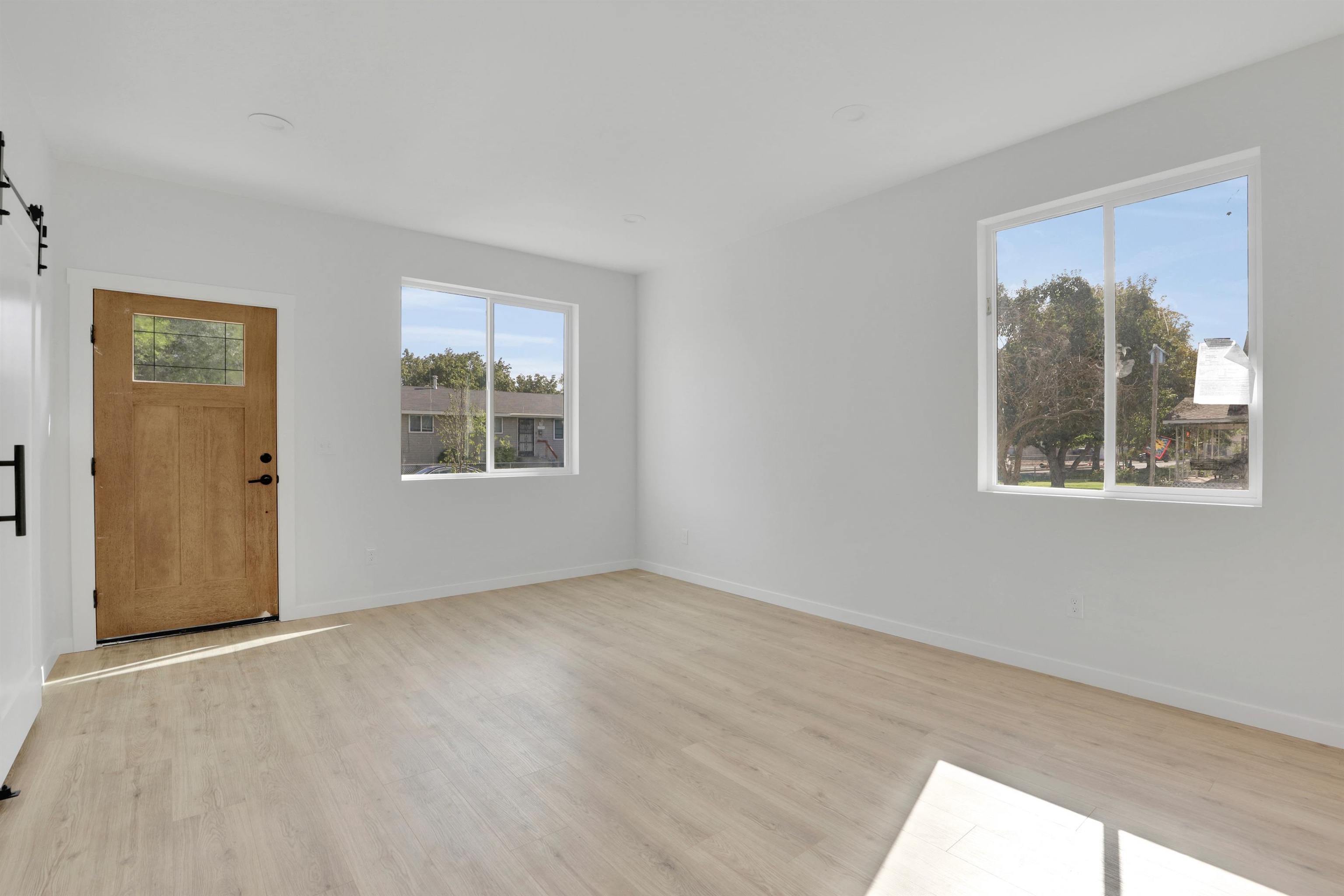 1733 East Lacrosse Avenue Spokane, WA 99207 - Photo 5 of 36