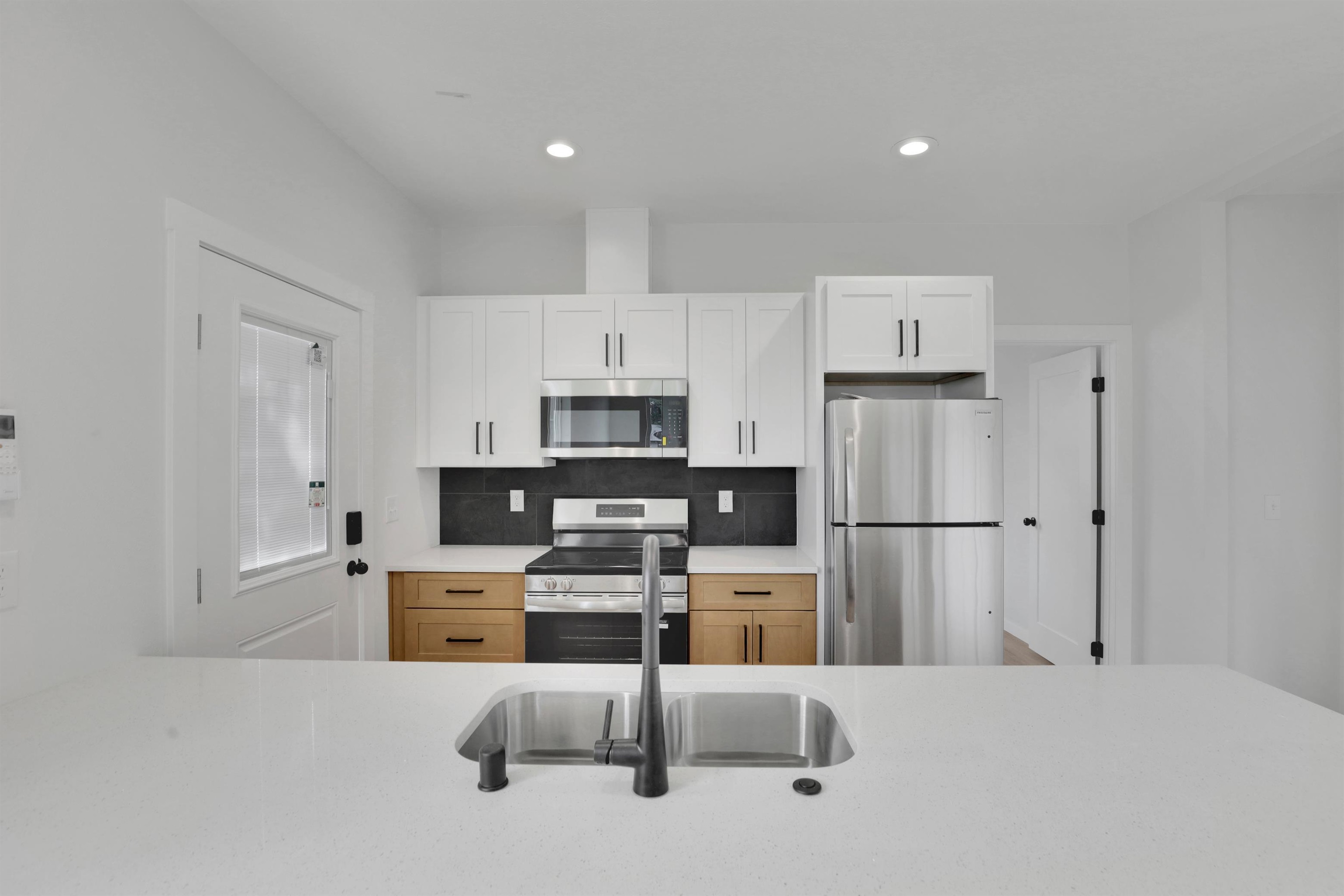 1733 East Lacrosse Avenue Spokane, WA 99207 - Photo 7 of 36