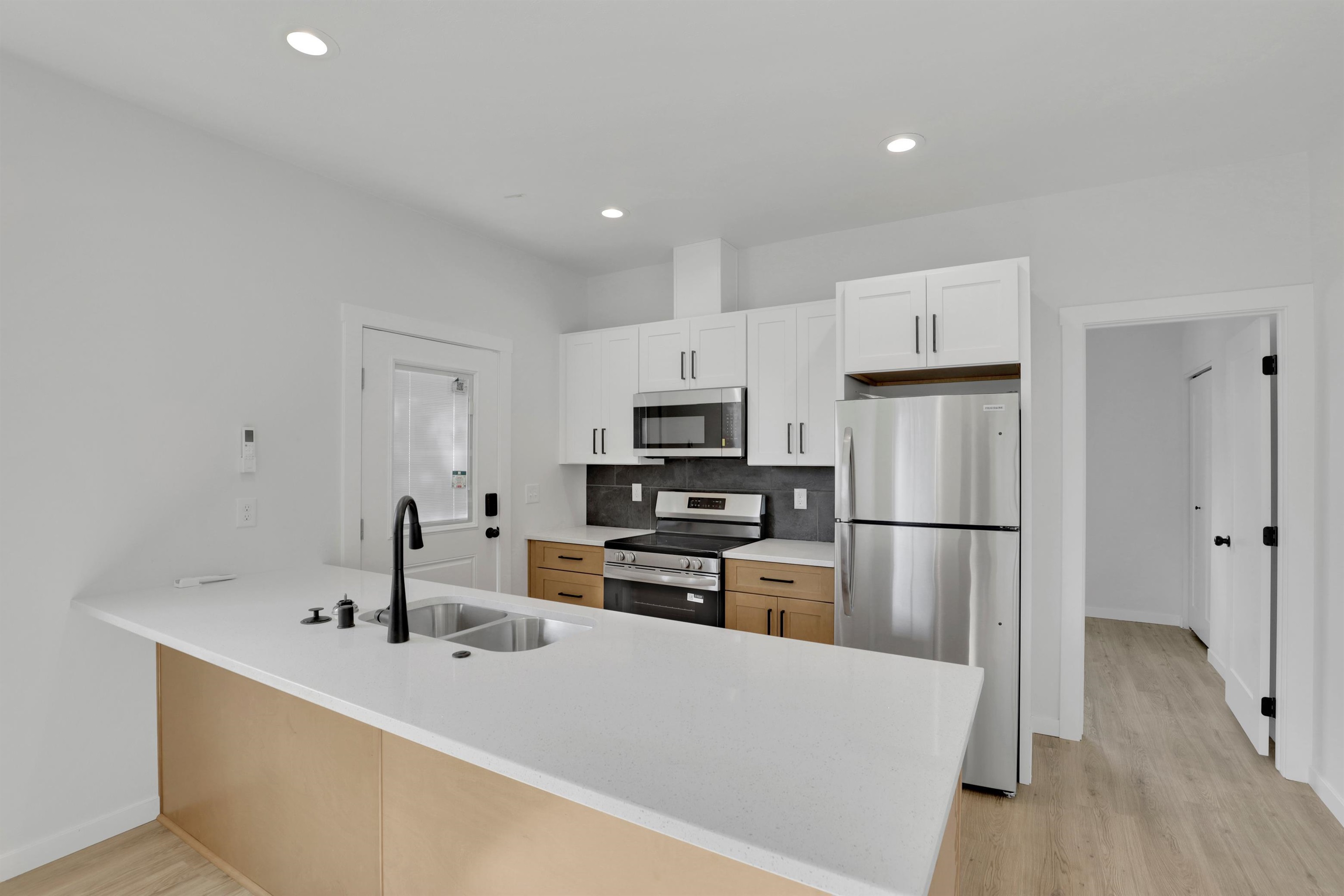 1733 East Lacrosse Avenue Spokane, WA 99207 - Photo 8 of 36