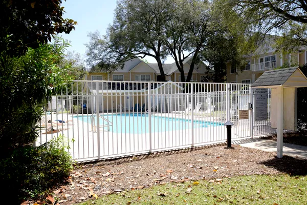 $1,800 | 1501 Partin Drive North, Unit 228, Niceville, FL 32578