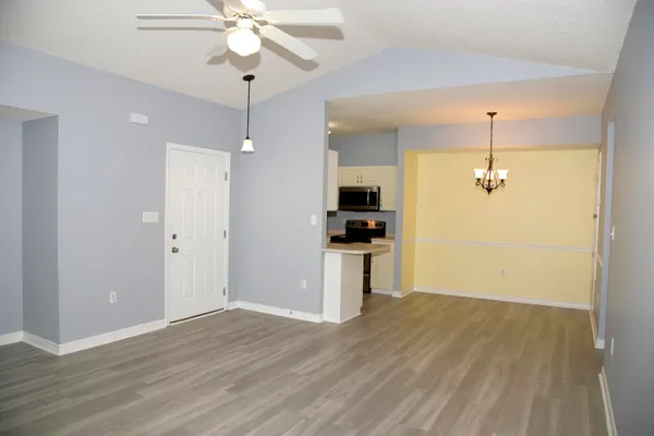 $1,800 | 1501 Partin Drive North, Unit 228, Niceville, FL 32578