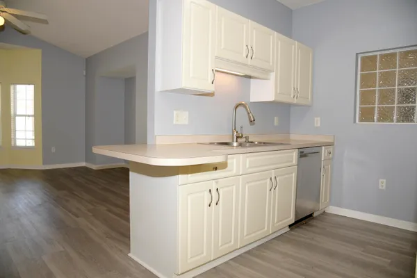 $1,800 | 1501 Partin Drive North, Unit 228, Niceville, FL 32578